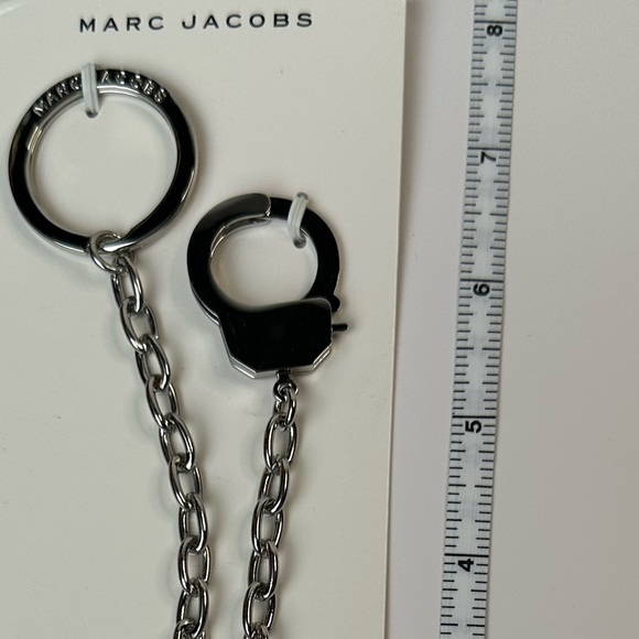 Marc Jacobs Handcuff Keychain NWT - Picture 9 of 11